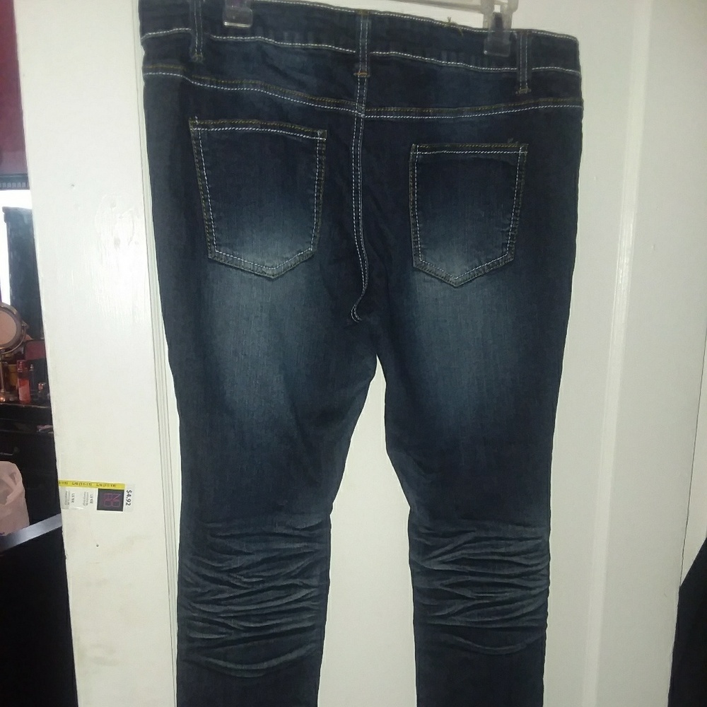 Jeans - Picture 2 of 3